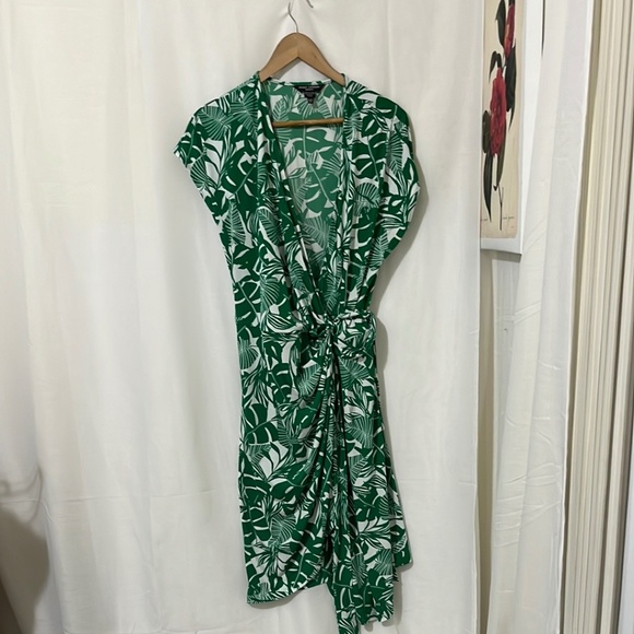 Maggy London Green Leaf Wrap Dress a306 - Picture 1 of 5